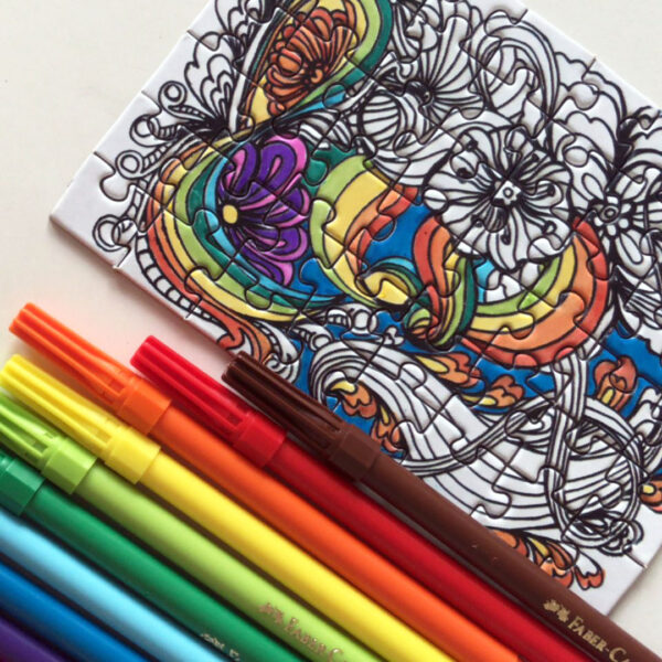 Quebra-cabeça para montar e colorir - "Flor em curva" - 48 peças - Montado, colorindo e canetinhas